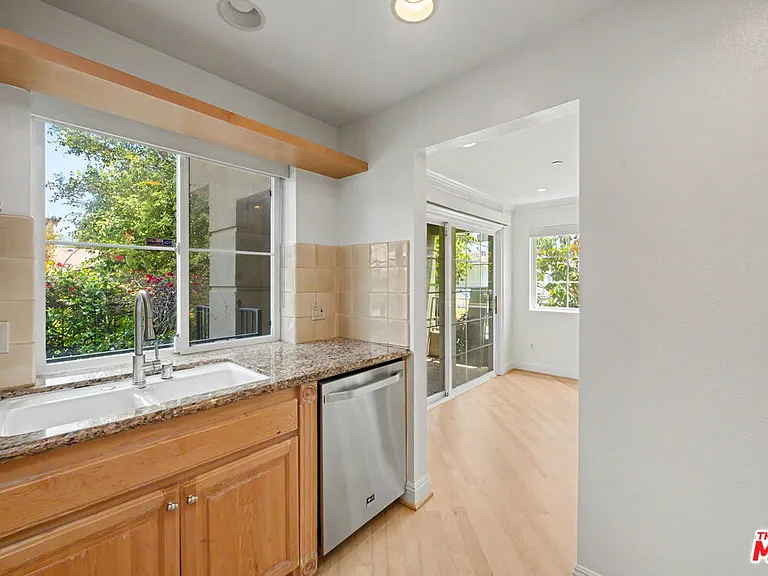 1830 Pelham Ave #101 — Photo 10