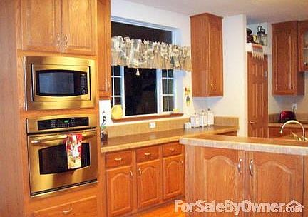 Dining Room
						:
						Sliding doors open to back patio