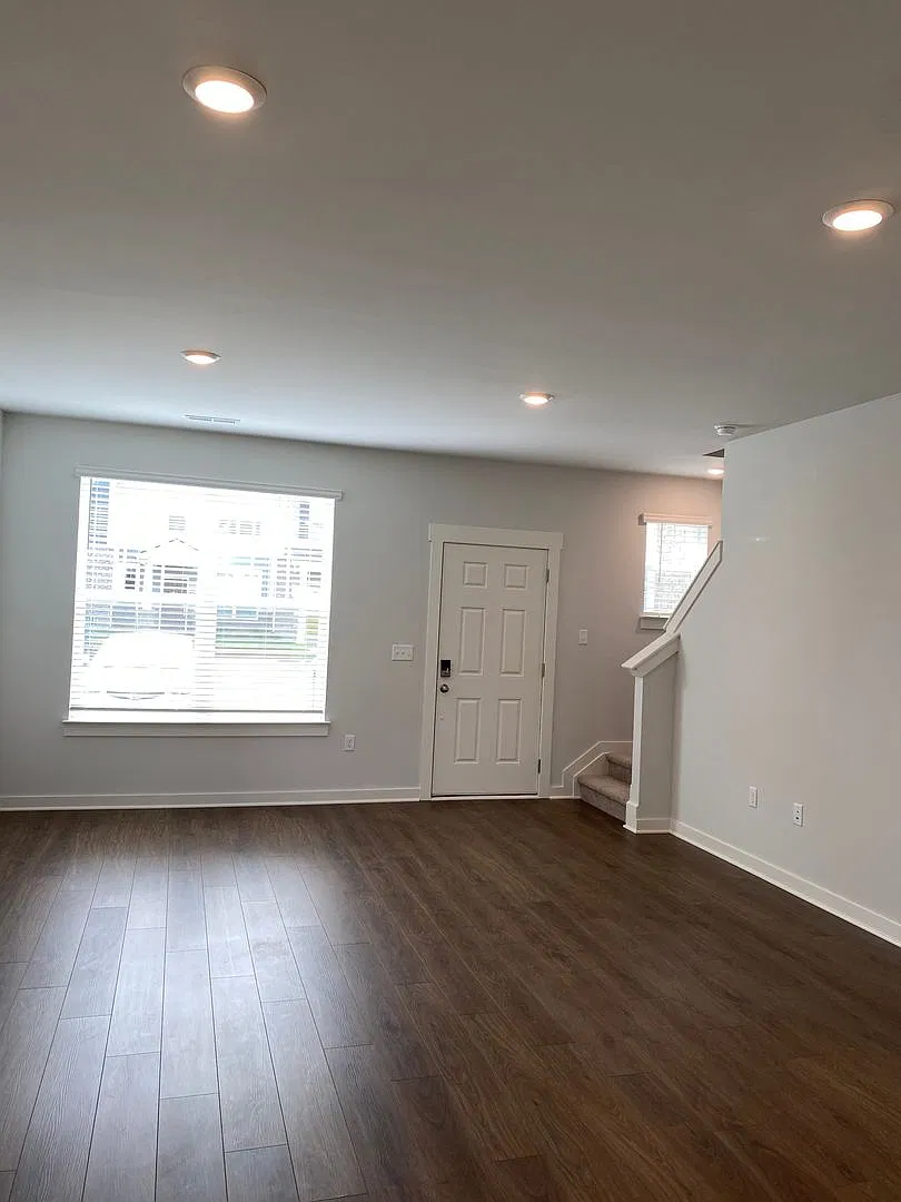 Blackman School Zoned - 3 BR 2.5 BA - Open Floor Plan! — Photo 3