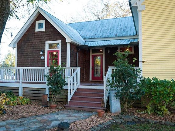 4th image of 108 E Underwood St