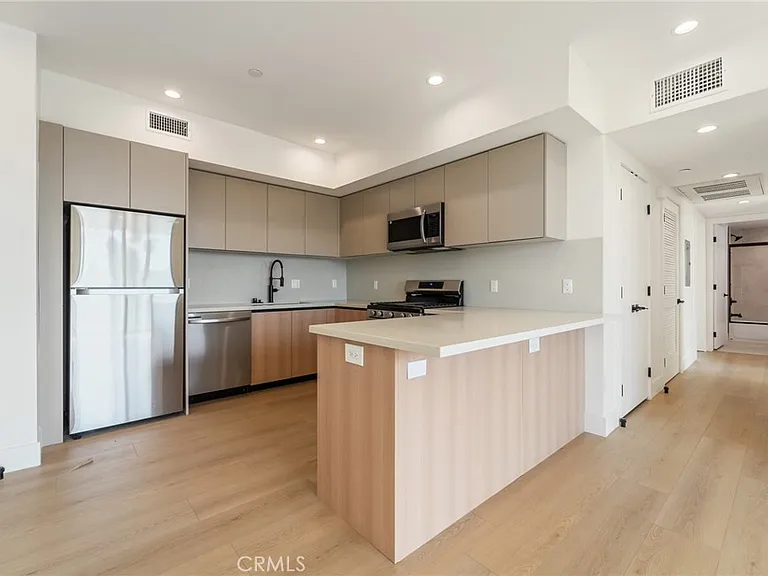 7510 Sepulveda Blvd #304 — Photo 8