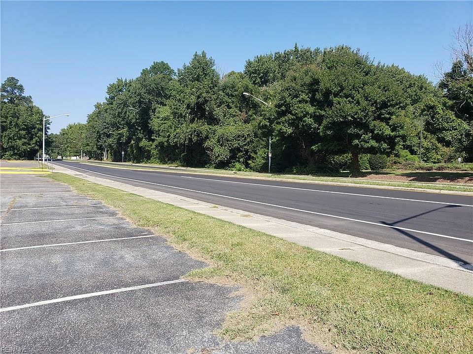 2nd image of 20 Hunt Club Blvd
