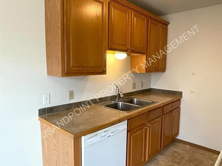 910 N Division Ave #102 — Photo 15