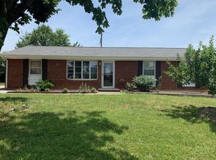 832 Hemlock Rd, Salem, VA 24153