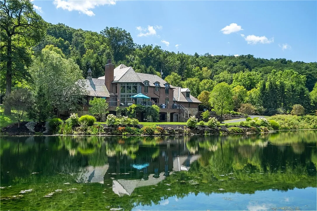 1635 Pegher Ln photo 1