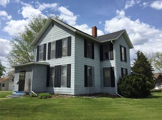 701 E 3rd St, Vinton, IA 52349