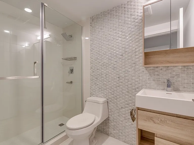 1425 Haro St #107 — Photo 14