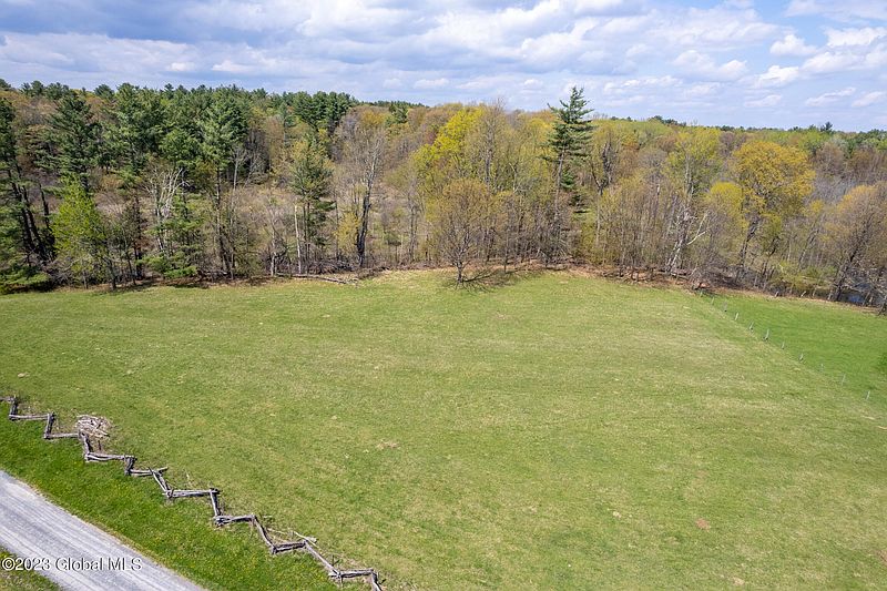 2nd image of 14 Jubilee Acres