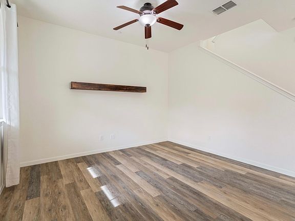 3rd image of 1136 Rothbury Ln