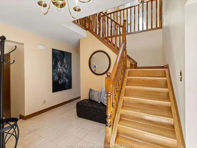 534 Michael Cres — Photo 8