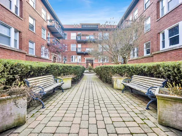 847 W Belle Plaine Ave #2N, Chicago, IL 60613
