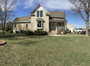 530 W Prairie Lake Rd, Hastings, NE 68901