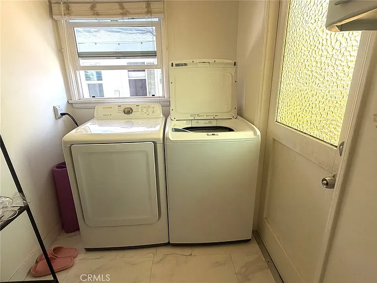 1023 E Thelborn St — Photo 7
