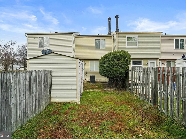 3525 Laurel View Ct — Photo 16