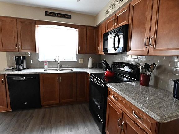 3rd image of 4640 Sheffield Dr