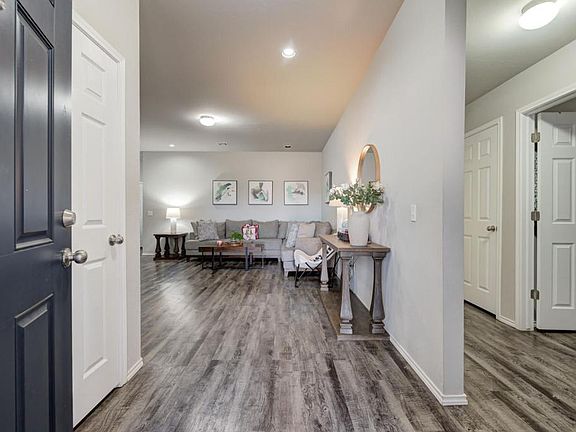 3rd image of 1816 Hayes Ln