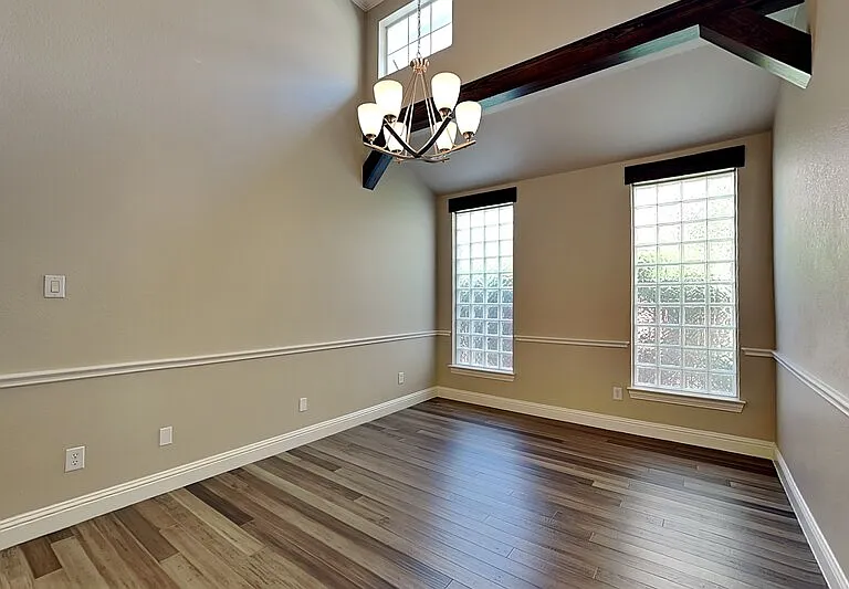 2120 Stone Creek Dr — Photo 7