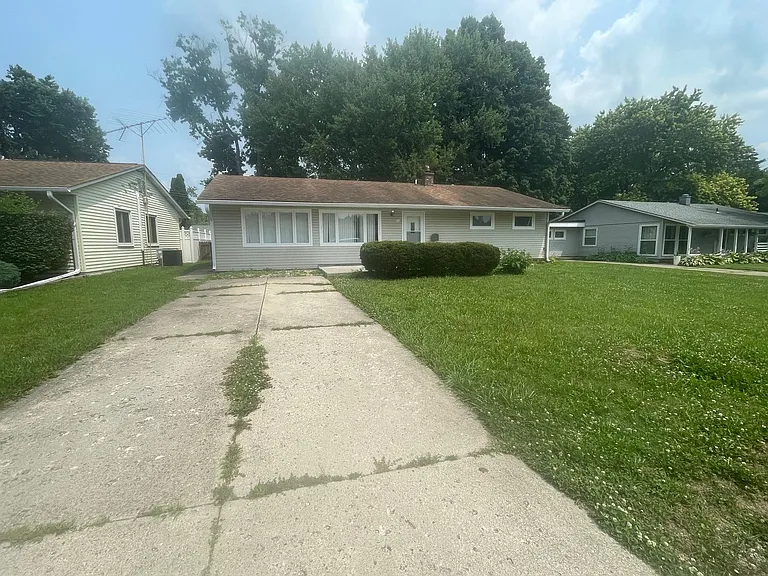 110 N Tyrone Dr — Photo 1