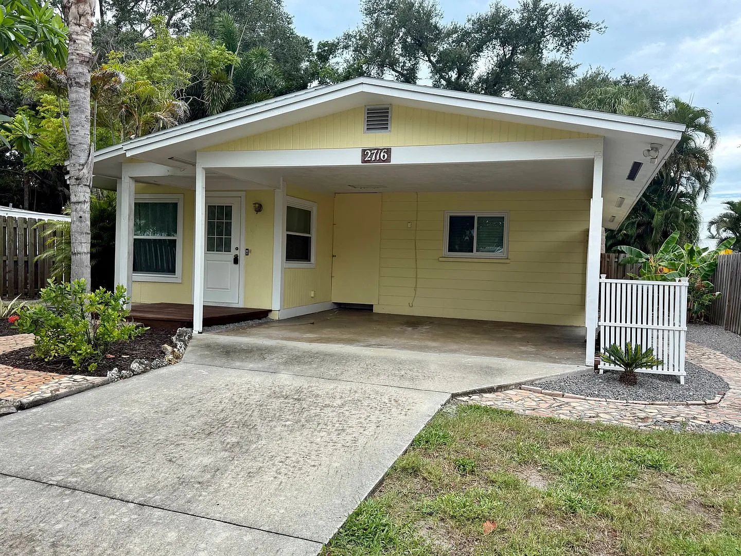 Charming 2-Bed/1-Bath Home for Rent in Southgate!! — Photo 3
