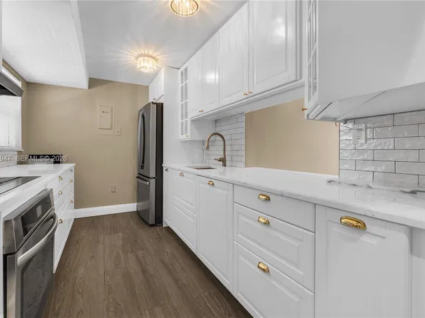 7300 Wayne Ave APT 210, Miami Beach, FL 33141