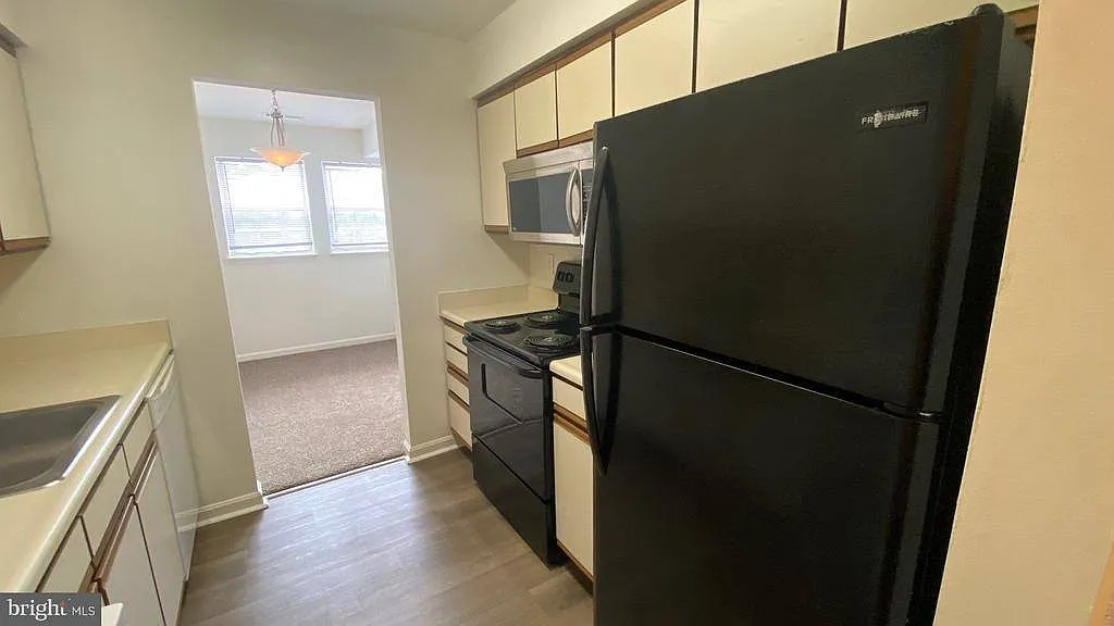 2 bed, 944 sqft, $1,900 — Photo 3