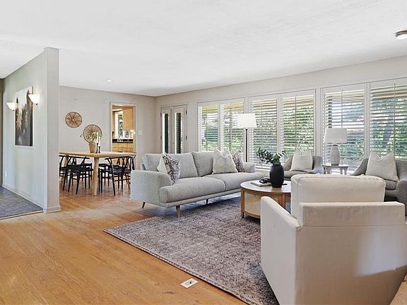 3rd image of 6332 Robinhood Ln