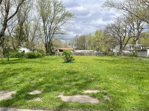 4484 Richmond Ave, Newton Falls, OH 44444