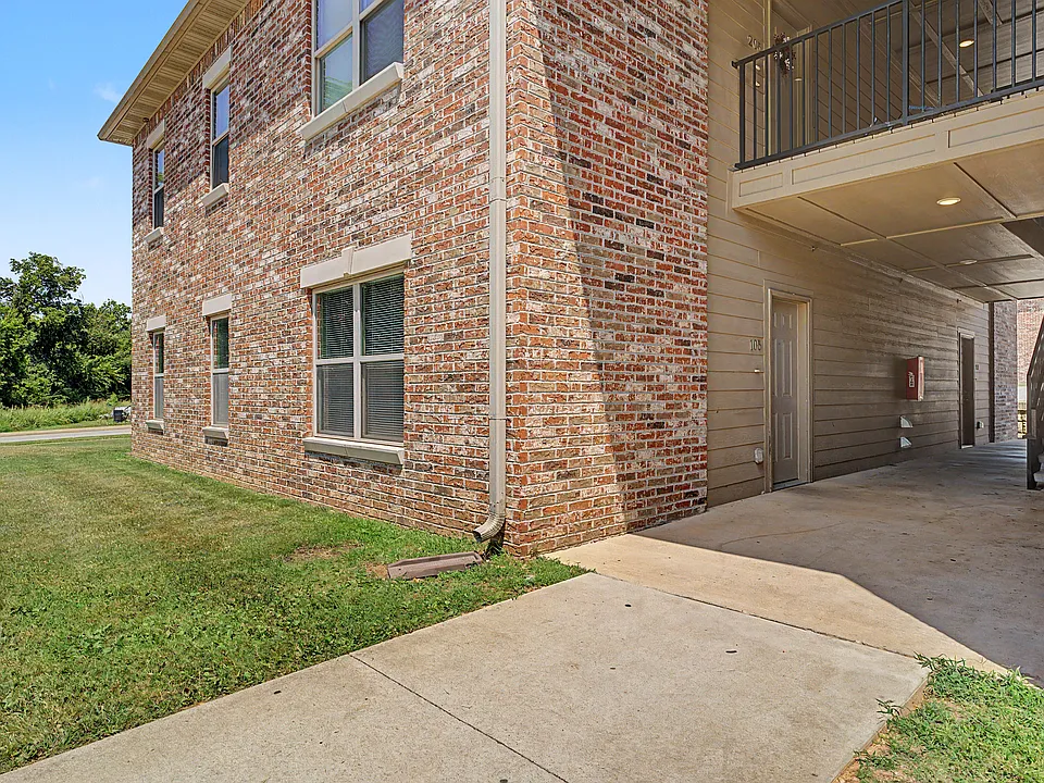 169 Fowler St #105