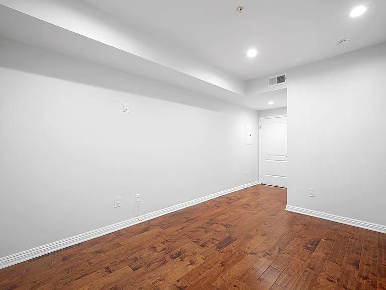 6800 Corbin Ave #106 — Photo 24
