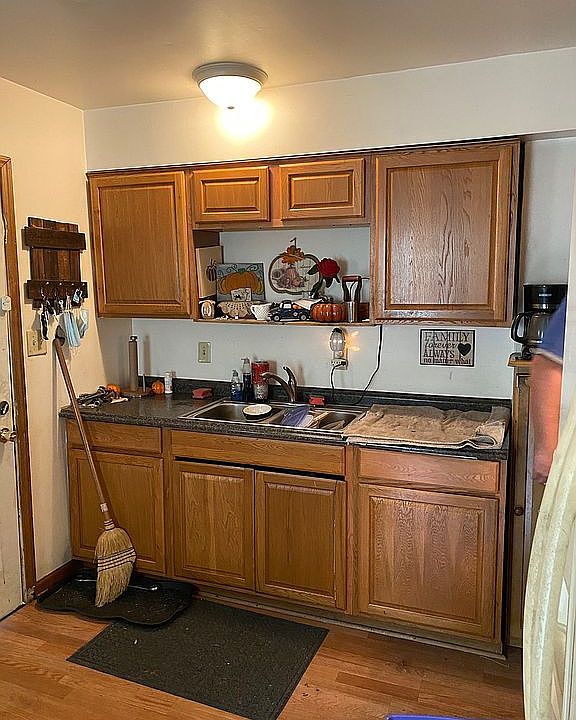 2nd image of 932-934 S Harris Ave