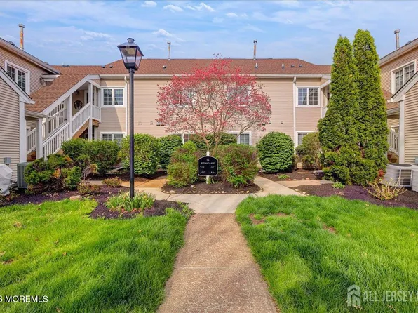 38 Rutland Ln #C, Monroe Township, NJ 08831