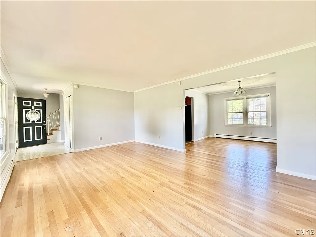 4 bed, 2.5 bath, 1980 sqft, $2,950 — Photo 4