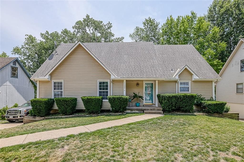 1100 SE Kings Cross Rd, Blue Springs, MO 64014 MLS 2441667 Zillow