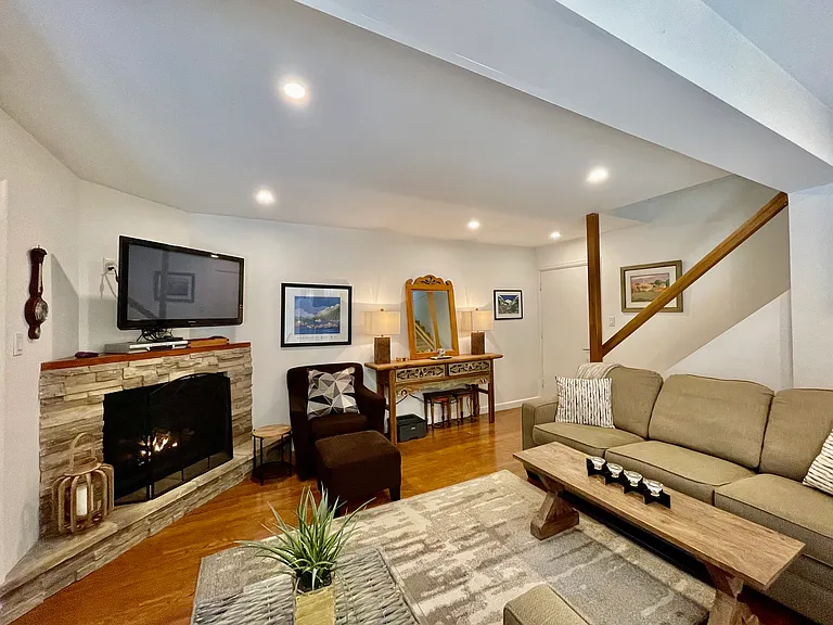 8052 Timber Ln — Photo 4
