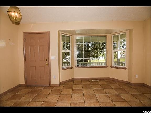 4th image of 5732 N Aberdeen Ln