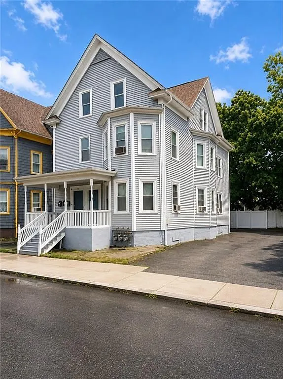 3 bed, 1.0 bath, 600 sqft, $1,950 — Photo 1