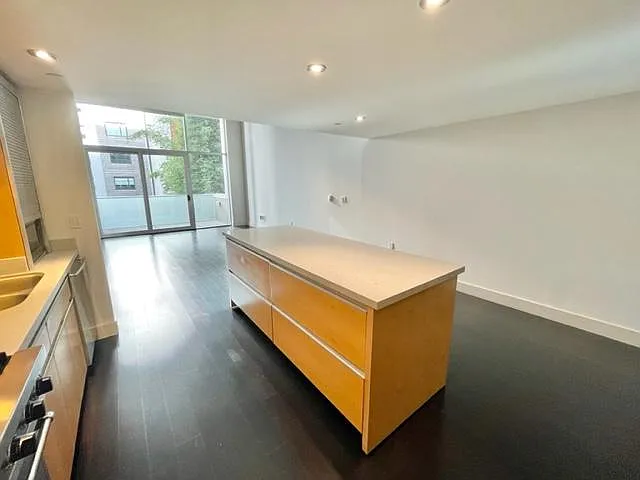 188 King St #304 — Photo 12