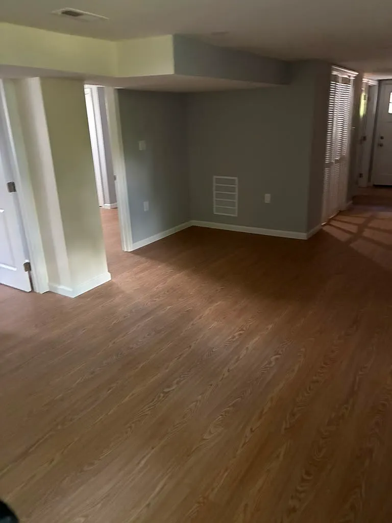 5 bed, 2400 sqft, $3,500 — Photo 2