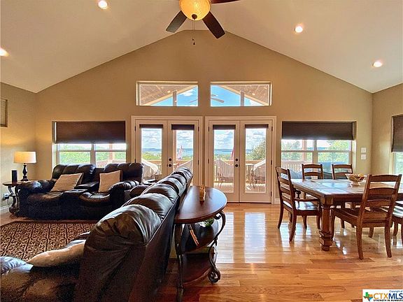 3rd image of 784 Oakleaf Dr