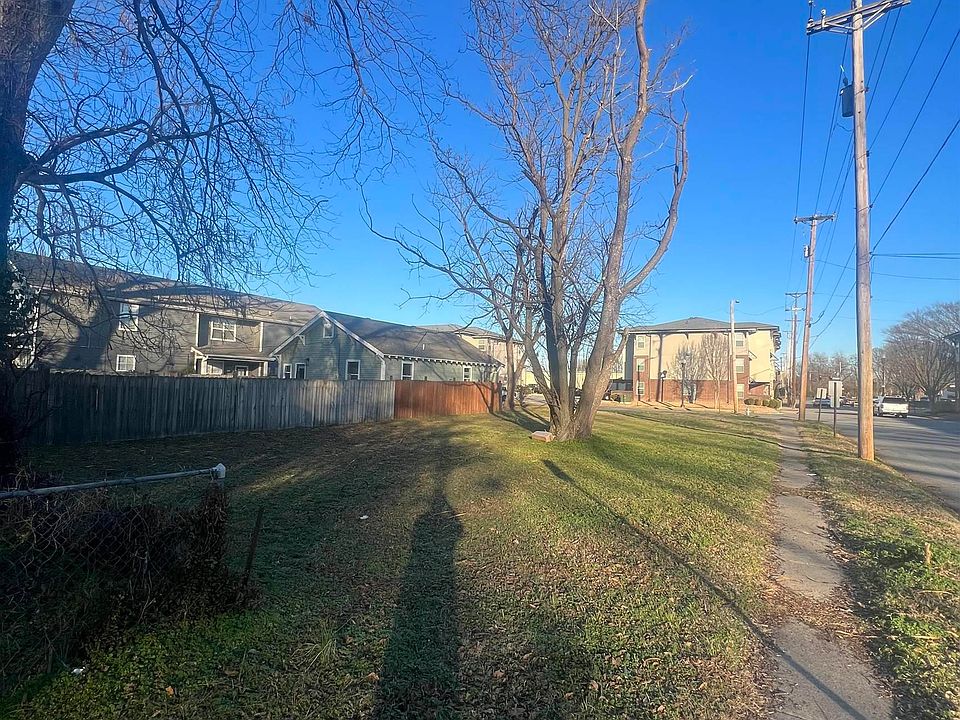 2nd image of 801 Maple St