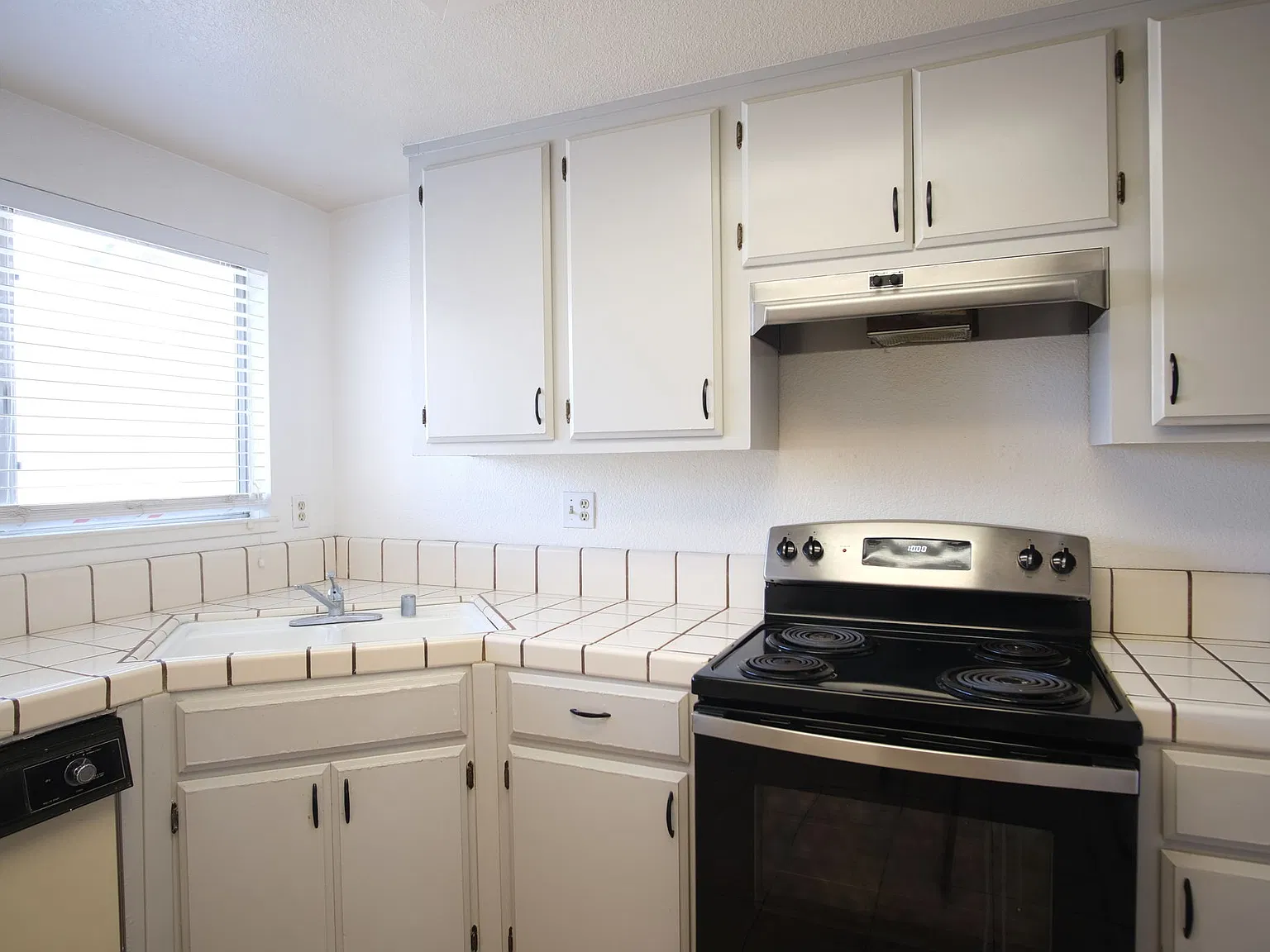 2 bed, 2.5 bath, 1368 sqft, $1,850 — Photo 4
