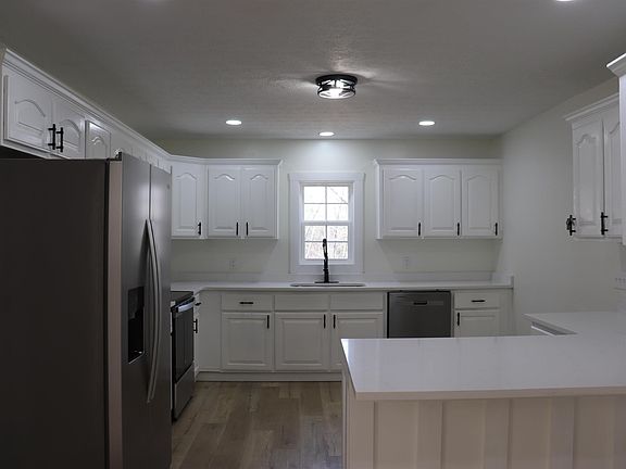 4th image of 1560 Buzzard Rock Rd