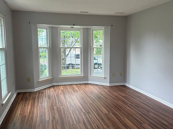 4th image of 54 Magnolia Dr