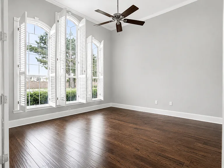 1210 Forest Hills Dr — Photo 21