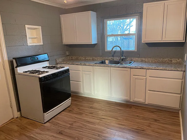 3217 James Ave — Photo 4