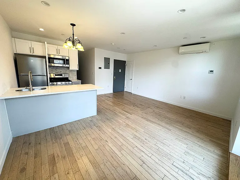 2481 Ocean Ave #4A — Photo 8