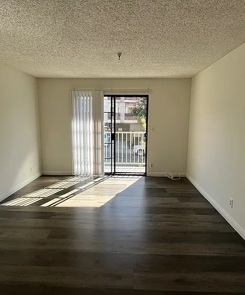 2839 Francis Ave — Photo 2
