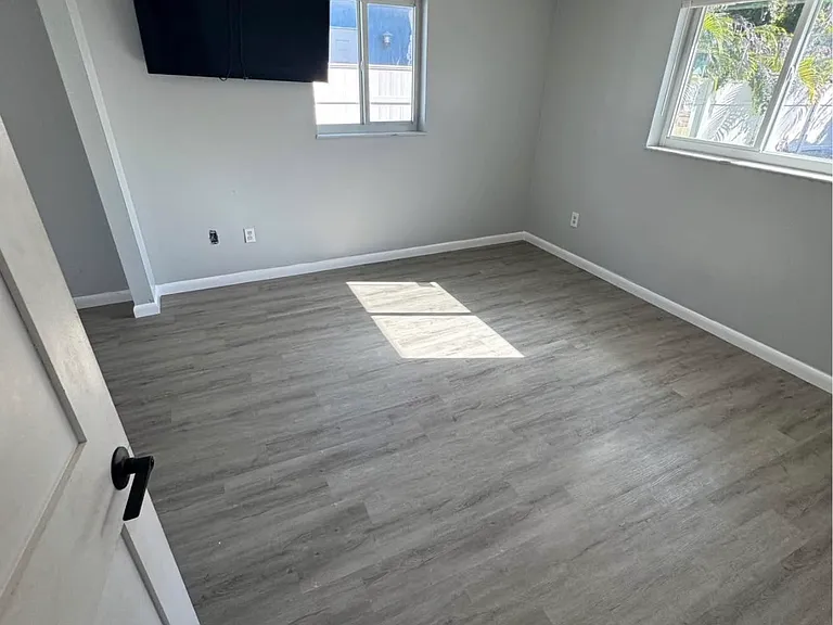 5778 SE Pine Ave — Photo 8