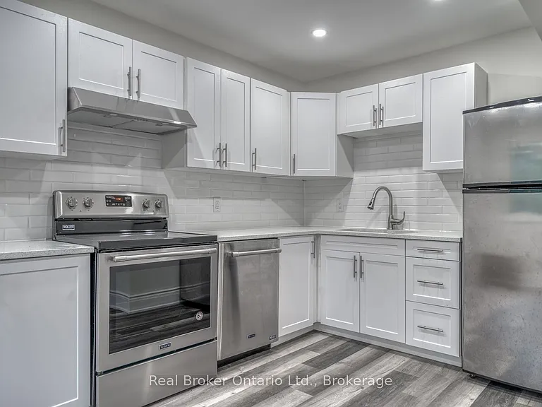 220 Caroline St S #1 — Photo 8
