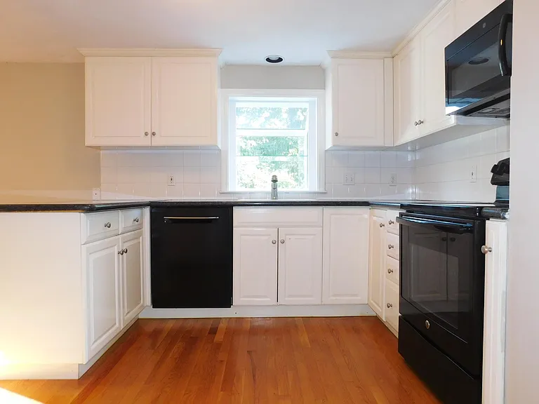 62 Wentworth St — Photo 10
